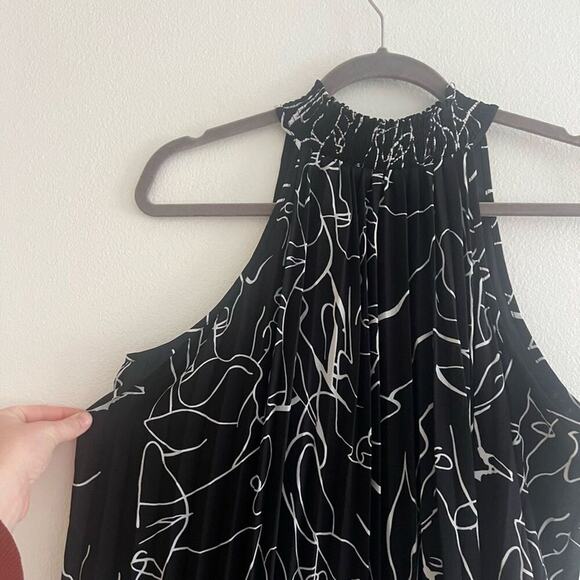 NWT Tahari High Neck Halter Black and White Printed Pleated Blouse Small - Picture 3 of 7